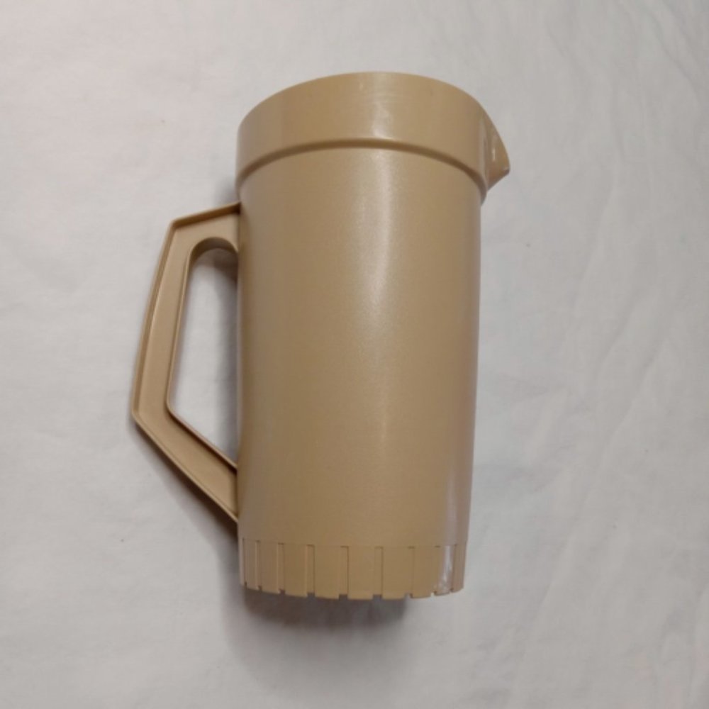 Vintage Tupperware Almond 2 Quart Pitcher with Push Button White Lid 800-12